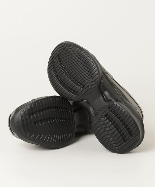 kitson(キットソン)の「Kitson ボリュームソール ローファー スニーカー スリッポン(ローファー・レディース・シルバー/ブラック・24.5cm/24cm/23.5cm/23cm)」の4枚目の写真