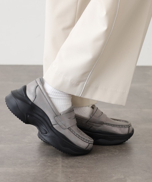 kitson(キットソン)の「Kitson ボリュームソール ローファー スニーカー スリッポン(ローファー・レディース・シルバー/ブラック・24.5cm/24cm/23.5cm/23cm)」の17枚目の写真