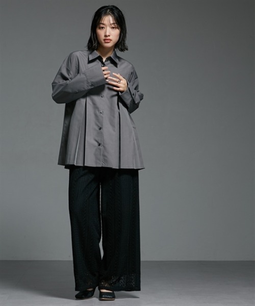 Soiunique（スワユニーク）の「前後プリーツデザイン前ボタン長袖シャツ ［Soiunique］（シャツ/ブラウス・レディース・オフホワイト/ブルー/チャコールグレー・FREE）」の16枚目の写真