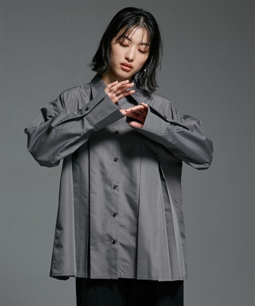 Soiunique（スワユニーク）の「前後プリーツデザイン前ボタン長袖シャツ ［Soiunique］（シャツ/ブラウス・レディース・オフホワイト/ブルー/チャコールグレー・FREE）」の17枚目の写真