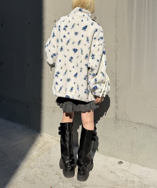 w closet(ダブルクローゼット)の「花柄ボアラインブルゾン(ブルゾン・レディース・ベージュ/グレー/アイボリー・FREE)」の9枚目の写真