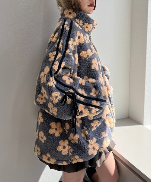 花柄グレー系ジャケット w closet（ダブルクローゼット）の「花柄ボアラインブルゾン（ブルゾン