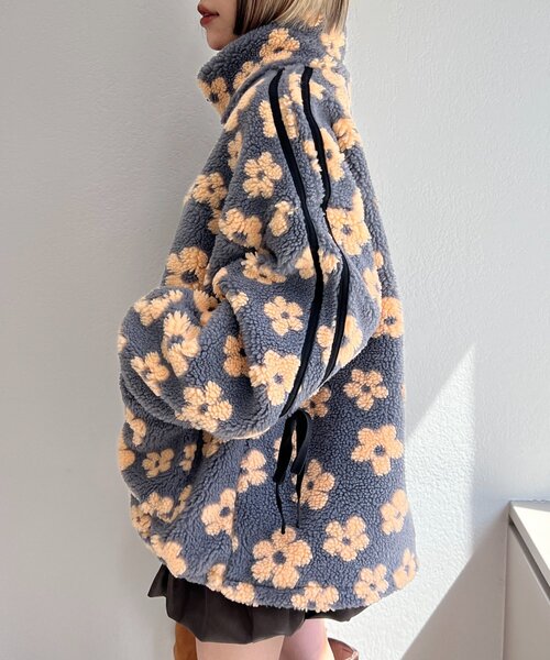 w closet(ダブルクローゼット)の「花柄ボアラインブルゾン(ブルゾン・レディース・ベージュ/グレー/アイボリー・FREE)」の13枚目の写真