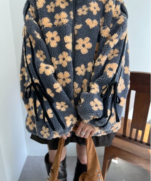 w closet（ダブルクローゼット）の「花柄ボアラインブルゾン（ブルゾン