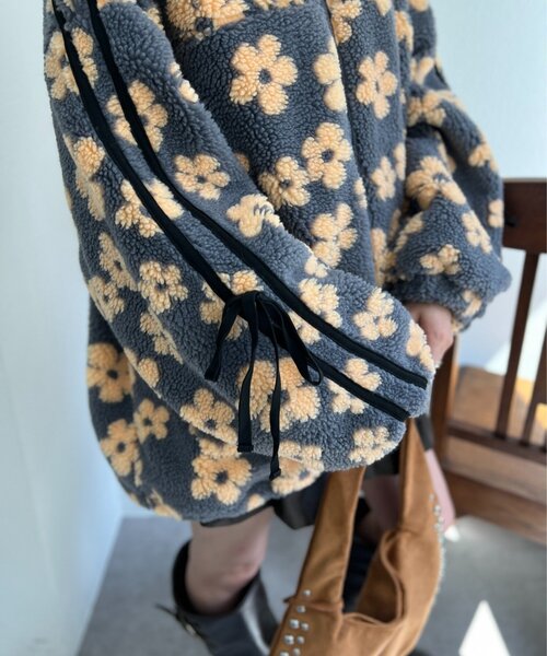 w closet(ダブルクローゼット)の「花柄ボアラインブルゾン(ブルゾン・レディース・ベージュ/グレー/アイボリー・FREE)」の20枚目の写真