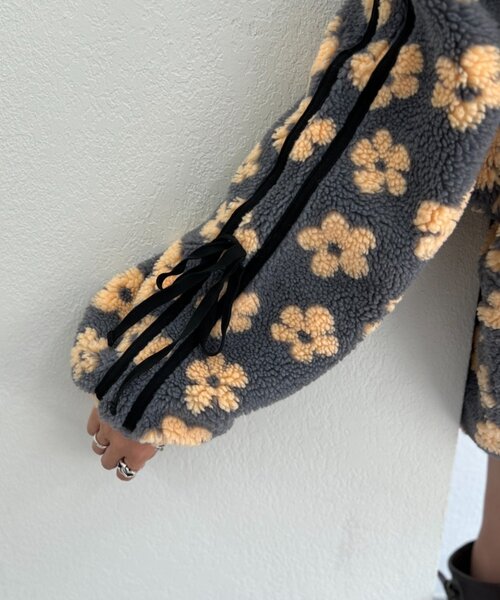 w closet(ダブルクローゼット)の「花柄ボアラインブルゾン(ブルゾン・レディース・ベージュ/グレー/アイボリー・FREE)」の21枚目の写真