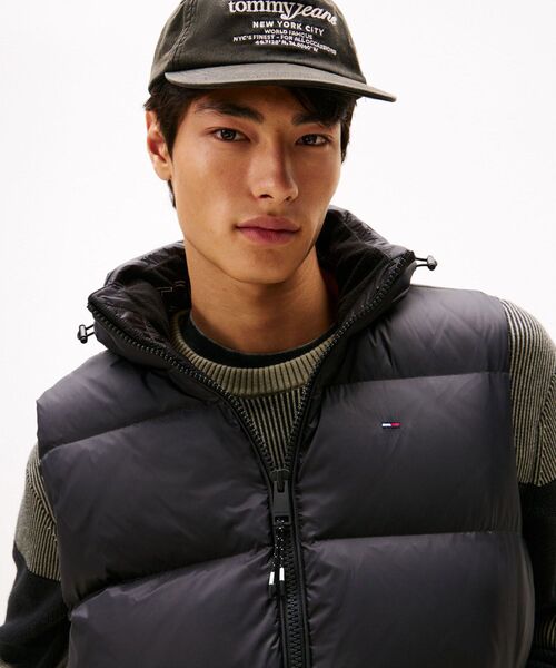 tommy jeans(トミー ジーンズ)の「エッセンシャルダウンベスト(ダウンベスト・メンズ・グリーン/ブラック/ネイビー・MEDIUM/X-LARGE/SMALL/LARGE)」の18枚目の写真