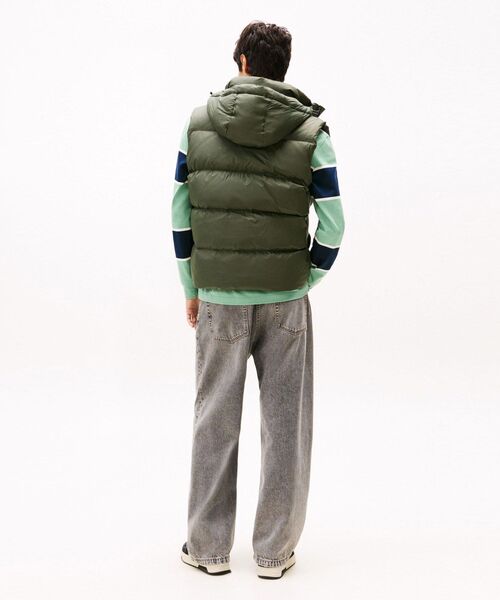 tommy jeans(トミー ジーンズ)の「エッセンシャルダウンベスト(ダウンベスト・メンズ・グリーン/ブラック/ネイビー・MEDIUM/X-LARGE/SMALL/LARGE)」の10枚目の写真