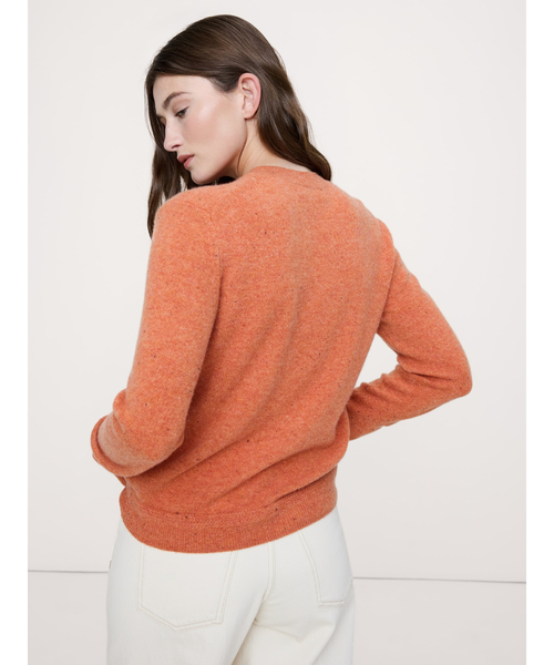 Banana Republic（バナナリパブリック）の「ライトウェイト カシミヤ クルーネックセーター（ニット/セーター・レディース・アイボリー/ブラック/ライトグレー/ブルー/ベージュ/レッド系その他/オレンジ/クリーム・S/L/XS/M）」の20枚目の写真