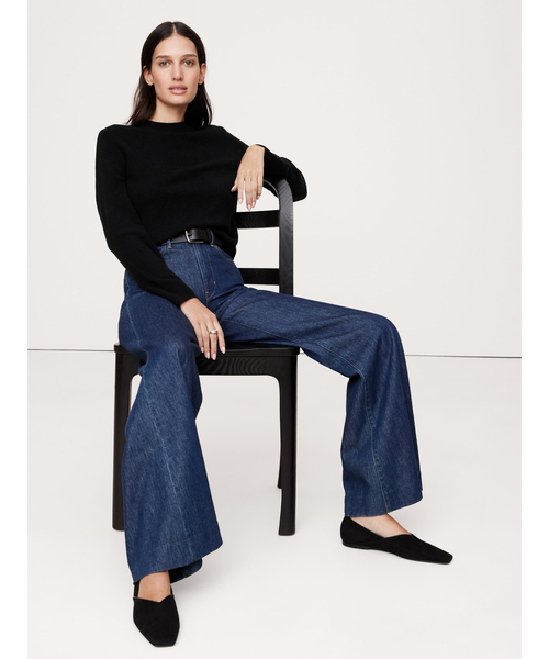 Banana Republic（バナナリパブリック）の「ライトウェイト カシミヤ クルーネックセーター（ニット/セーター・レディース・アイボリー/ブラック/ライトグレー/ブルー/ベージュ/レッド系その他/オレンジ/クリーム・S/L/XS/M）」の10枚目の写真