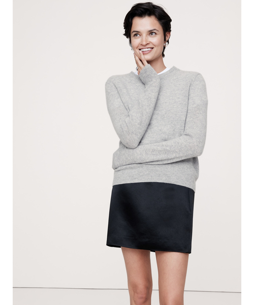 Banana Republic（バナナリパブリック）の「ライトウェイト カシミヤ クルーネックセーター（ニット/セーター・レディース・アイボリー/ブラック/ライトグレー/ブルー/ベージュ/レッド系その他/オレンジ/クリーム・S/L/XS/M）」の11枚目の写真