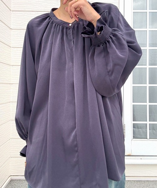 Q（キュー）の「ライトピーチギャザーシャーリングブラウス（シャツ/ブラウス・レディース・マスタード/ダークグレー・MEDIUM）」の13枚目の写真