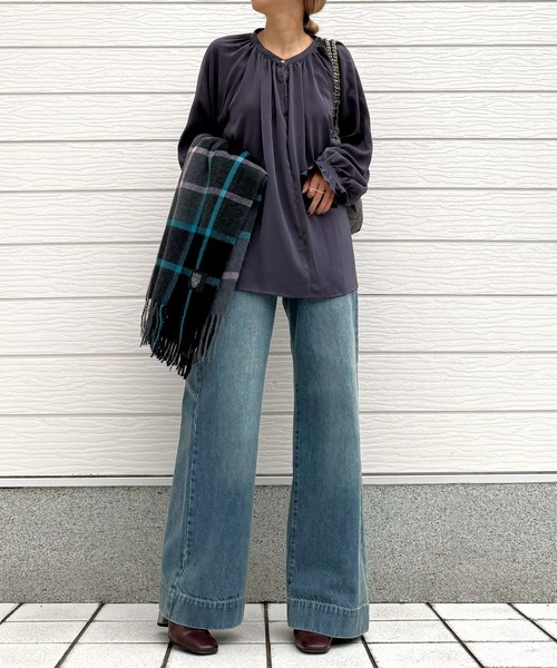 Q（キュー）の「ライトピーチギャザーシャーリングブラウス（シャツ/ブラウス・レディース・マスタード/ダークグレー・MEDIUM）」の7枚目の写真