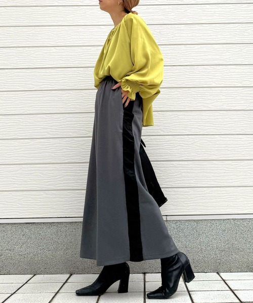 Q（キュー）の「ライトピーチギャザーシャーリングブラウス（シャツ/ブラウス・レディース・マスタード/ダークグレー・MEDIUM）」の5枚目の写真