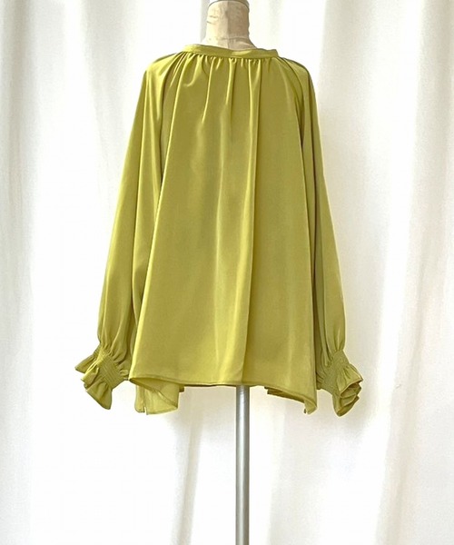 Q（キュー）の「ライトピーチギャザーシャーリングブラウス（シャツ/ブラウス・レディース・マスタード/ダークグレー・MEDIUM）」の21枚目の写真