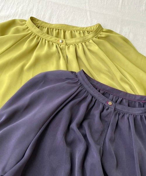 Q（キュー）の「ライトピーチギャザーシャーリングブラウス（シャツ/ブラウス・レディース・マスタード/ダークグレー・MEDIUM）」の22枚目の写真