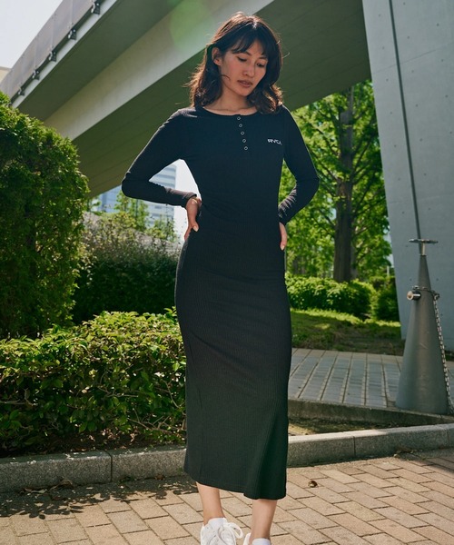 RVCA（ルーカ）の「RVCA レディース HENRY NECK SLIM DRESS ワンピース 【2025年秋冬モデル】 @autumn/ルーカヘンリーネックスリムワンピース（ワンピース・レディース・ブラック/マルチ/グレー系その他・MEDIUM/LARGE/SMALL）」の6枚目の写真
