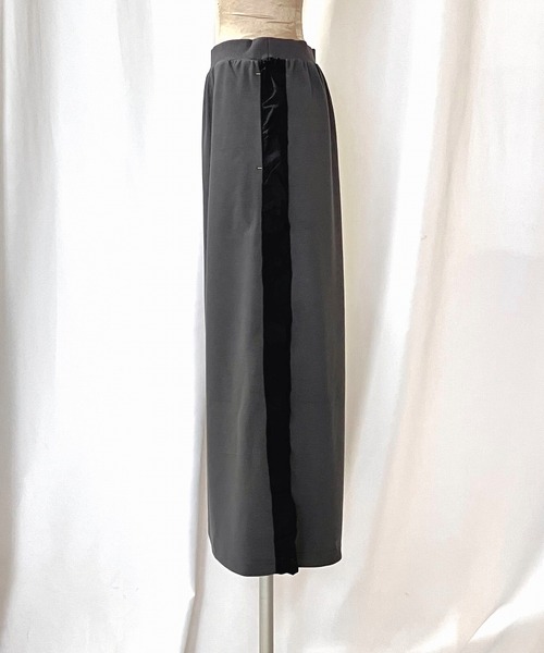 Q(キュー)の「ソフトダンボールドッキングスカート(スカート・レディース・チャコールグレー/ブラック・MEDIUM)」の10枚目の写真