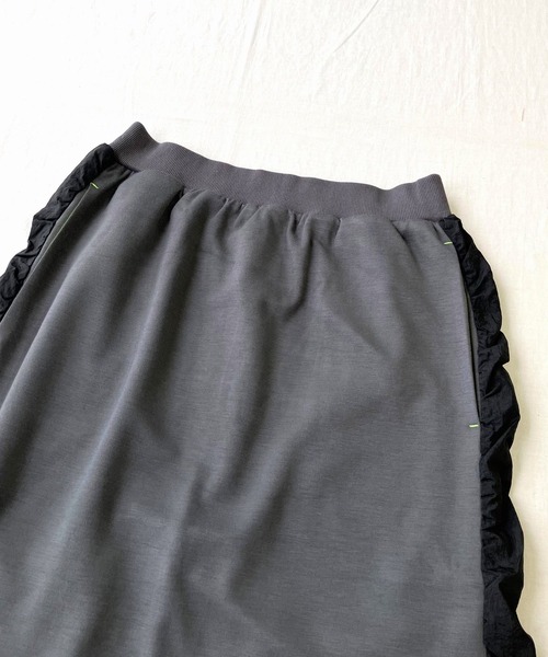 Q(キュー)の「ソフトダンボールドッキングスカート(スカート・レディース・チャコールグレー/ブラック・MEDIUM)」の12枚目の写真