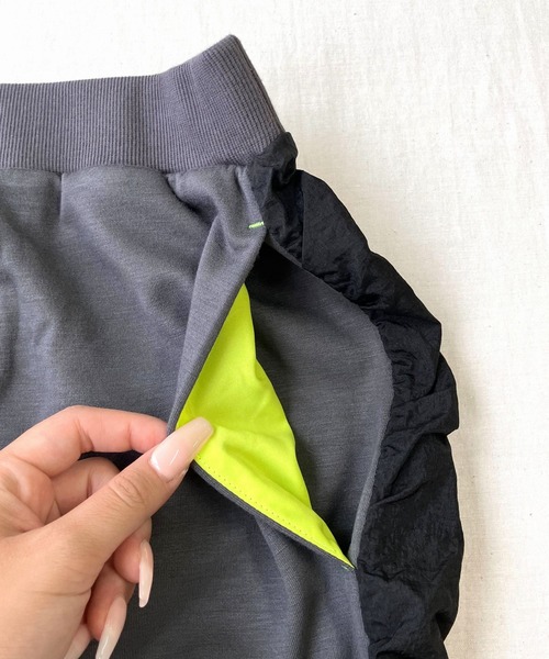 Q(キュー)の「ソフトダンボールドッキングスカート(スカート・レディース・チャコールグレー/ブラック・MEDIUM)」の14枚目の写真