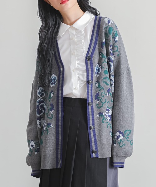 somari imagination(ソマリ イマジネーション)の「花柄ジャカードニットカーディガン(カーディガン/ボレロ・レディース・ライトベージュ/チャコールグレー・FREE)」の2枚目の写真