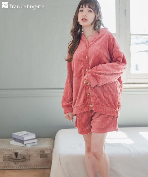 fran de lingerie（フランデランジェリー）の「もこもこ ルームウェア ショートパンツ レディース 冬 あったか パジャマ モコモコ 着る毛布「メモリーフリース」（ルームウェア/パジャマ・レディース・オフホワイト/ワイン系/ネイビー/ブラウン系その他・M-L）」の4枚目の写真