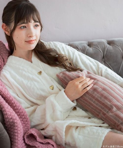 fran de lingerie（フランデランジェリー）の「もこもこ ルームウェア ショートパンツ レディース 冬 あったか パジャマ モコモコ 着る毛布「メモリーフリース」（ルームウェア/パジャマ・レディース・オフホワイト/ワイン系/ネイビー/ブラウン系その他・M-L）」の5枚目の写真