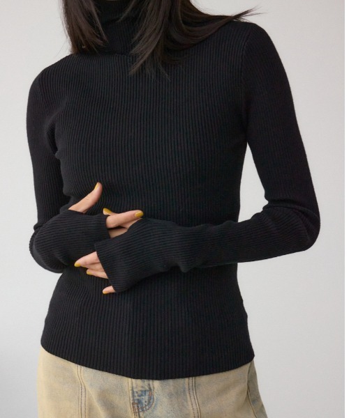 AZUL by moussy（アズールバイマウジー）の「サムホールリブニットトップス（ニット/セーター・レディース・杢グレー/アイボリー/ブラック/グリーン/レッド・FREE）」の3枚目の写真