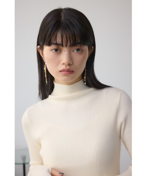 AZUL by moussy（アズールバイマウジー）の「サムホールリブニットトップス（ニット/セーター・レディース・杢グレー/アイボリー/ブラック/グリーン/レッド・FREE）」の7枚目の写真