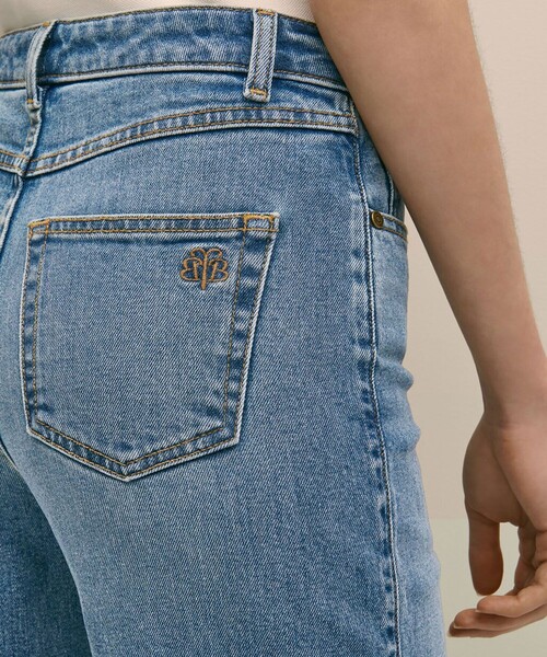 BROOKS BROTHERS(ブルックスブラザーズ)の「ストレッチコットン フレアレッグ デニムパンツ(デニムパンツ・レディース・ブルー・0/2/4/6/8)」の3枚目の写真