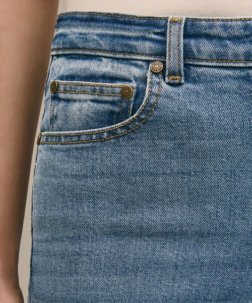 BROOKS BROTHERS(ブルックスブラザーズ)の「ストレッチコットン フレアレッグ デニムパンツ(デニムパンツ・レディース・ブルー・0/2/4/6/8)」の5枚目の写真