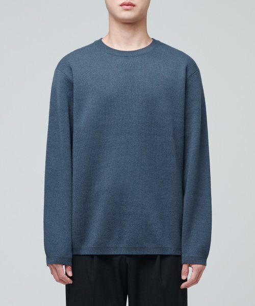 MUSINSA STANDARD（ムシンサスタンダード）の「ミニマルクルーネックニット[ミッドナイトブルー]（ニット/セーター・メンズ・その他・XX-LARGE/SMALL/MEDIUM/LARGE/X-LARGE）」の2枚目の写真