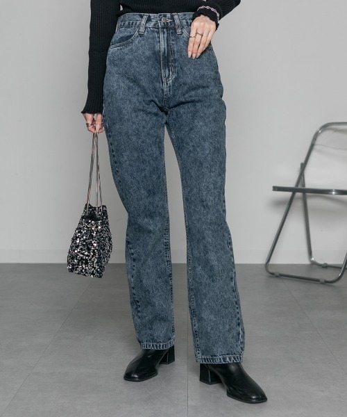 mellomela.(メロメラ)の「【脚長×美脚効果UP】スリムストレートデニムパンツ(デニムパンツ・レディース・ケミカルウォッシュ/ダークネイビー/ブルー・S/M/L/LL)」の4枚目の写真