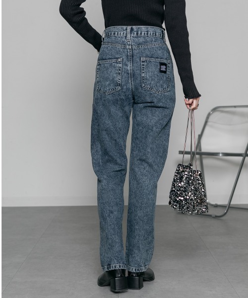 mellomela.(メロメラ)の「【脚長×美脚効果UP】スリムストレートデニムパンツ(デニムパンツ・レディース・ケミカルウォッシュ/ダークネイビー/ブルー・S/M/L/LL)」の6枚目の写真
