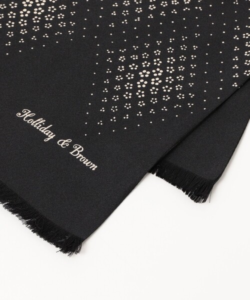 BEAMS F（ビームスエフ）の「Holliday & Brown / シルク ジオメトリック柄 スカーフ（マフラー・メンズ・ブラック/ピンク・ONE SIZE）」の7枚目の写真