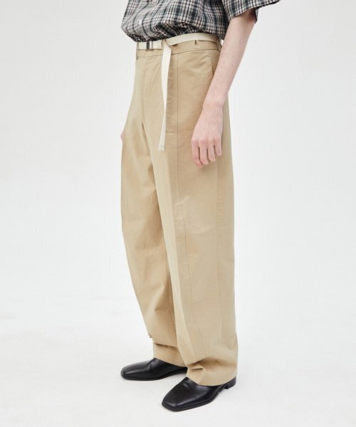 WINDER(ワインダー)の「SHAPED TROUSERS - BEIGE(その他パンツ・メンズ・その他・LARGE)」の1枚目の写真
