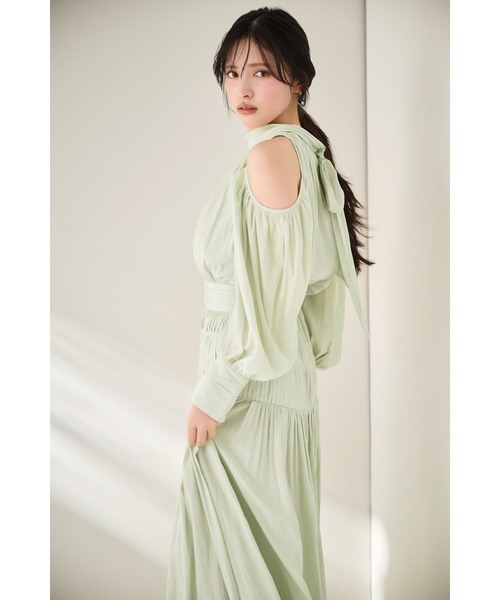 SNIDEL（スナイデル）の「コールドショルダーロングワンピース（ワンピース・レディース・オフホワイト/ライトブルー/ピンク/ミント・0/1/2）」の2枚目の写真