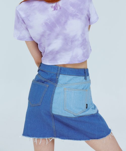 LEEJEE(リジ)の「パッチ濃紺デニムショートスカート(スカート・レディース・その他・SMALL/MEDIUM)」の2枚目の写真