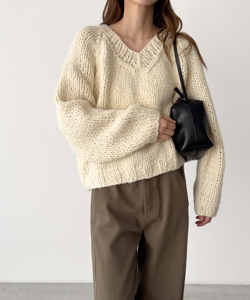 CANAL JEAN（キャナルジーン）の「El mar　ウール混ローゲージVニット（ニット/セーター・レディース・アイボリー/グレー・ONE SIZE）」の2枚目の写真