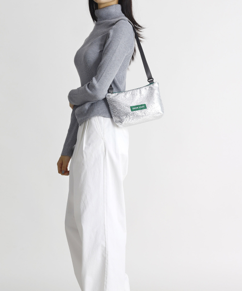 GREEN STUFF(グリーンスタッフ)の「handy bag Z1 - glitter silver(メッセンジャーバッグ・レディース・その他・FREE)」の6枚目の写真