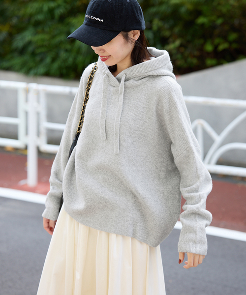 SLOBE IENA(スローブイエナ)の「《セットアップ対応可》エアリーワイドシルエットフーディー(ニット/セーター・レディース・ブラック/グレー・FREE)」の2枚目の写真