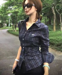 AsheKsha（アシクシャ）の「チェック柄のスリムフィットウエストシェイプシャツ（シャツ/ブラウス）」