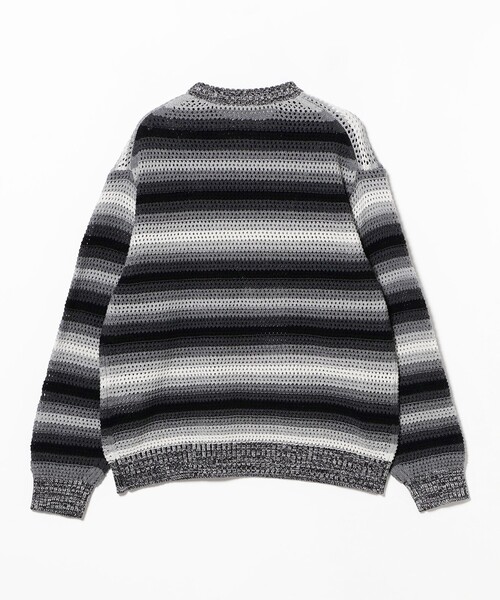 BEAMS（ビームス）の「グラデーションボーダー メッシュ クルーネック【ワイドフィット】（ニット/セーター・メンズ・ブラック/ブルー・L/M/XL/S）」の4枚目の写真