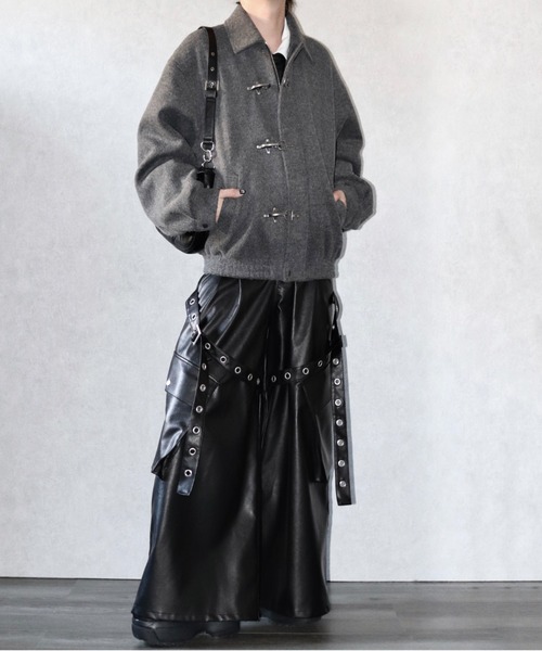 Ellno Loset(エルノロゼット)の「【Ryoooコラボ】ファイヤーマンバックルメルトンボリュームブルゾン(ブルゾン・メンズ・チャコールグレー/ブラック・LARGE/MEDIUM/SMALL)」の7枚目の写真