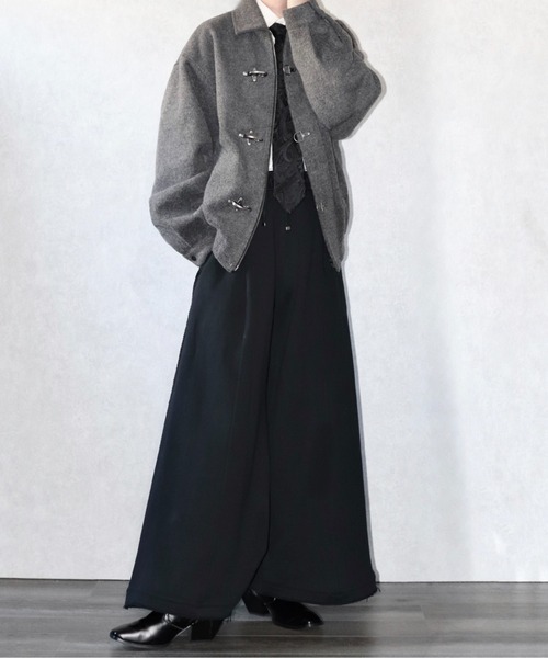 Ellno Loset(エルノロゼット)の「【Ryoooコラボ】ファイヤーマンバックルメルトンボリュームブルゾン(ブルゾン・メンズ・チャコールグレー/ブラック・LARGE/MEDIUM/SMALL)」の8枚目の写真