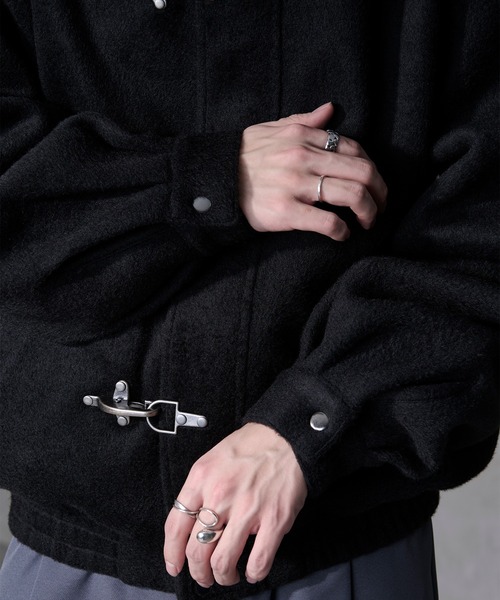 Ellno Loset(エルノロゼット)の「【Ryoooコラボ】ファイヤーマンバックルメルトンボリュームブルゾン(ブルゾン・メンズ・チャコールグレー/ブラック・LARGE/MEDIUM/SMALL)」の13枚目の写真