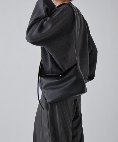 Lui's（ルイス）の「カバーショルダーバッグ（ショルダーバッグ・メンズ・ブラック/ブラック系その他・FREE）」の7枚目の写真
