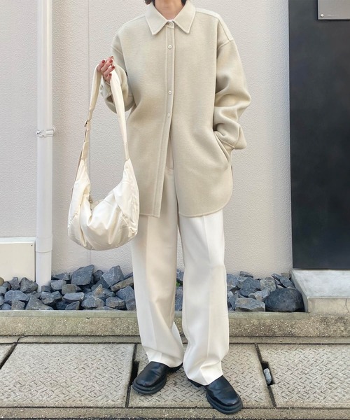 ISOOK(アイスー)の「ソフトカーブパデットショルダーバッグ(kiharu select) / ショルダーバッグ ペットボトルが入る ウエストポーチ 肩掛け 無地(ボディバッグ/ウエストポーチ・レディース・ブラック/アイボリー・FREE)」の9枚目の写真