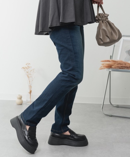 aity（アイティ）の「M-4L ストレッチ スリムデニムパンツ（デニムパンツ・レディース・ワンウォッシュ/ブルー/ネイビー・M/L/LL/3L/4L）」の2枚目の写真