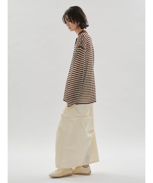 emmi（エミ）の「タックフォルムスカート/撥水（スカート・レディース・ブルー/ブラック/アイボリー・1/0）」の5枚目の写真